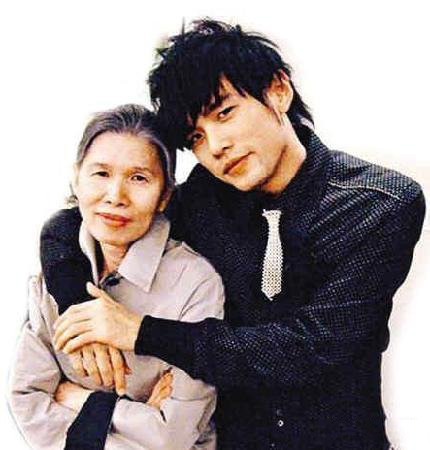 周杰伦妈妈是谁 叶惠美大赞周杰伦孝顺