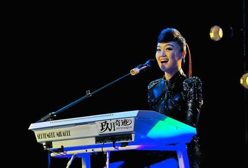 王小玮的老公是谁呢 怀疑王小玮和王小海是情侣