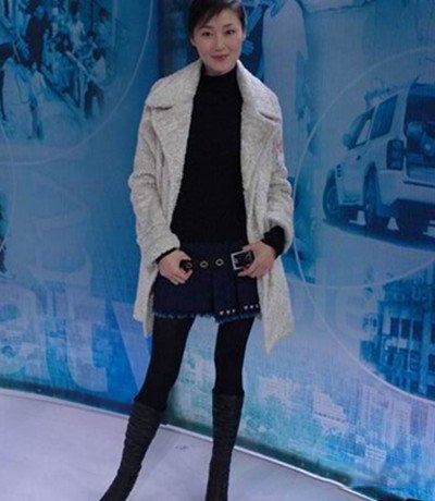 万绮雯丝袜照秀修长美腿 细数其演艺事业的大起大落 万绮雯丝袜照秀修长美腿 细数其演艺事业的大起大落