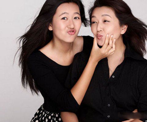 江珊的女儿图片曝光 48岁江珊每日照顾女儿的起居生活