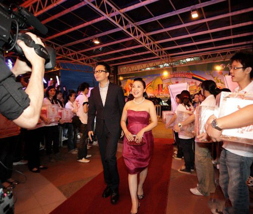 李玉刚的老婆大揭秘 情史曝光疑出家