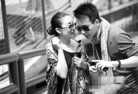 李玉刚的老婆大揭秘 情史曝光疑出家