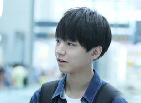 王俊凯的家庭如何 揭秘TFBOYS队长的家庭背景 王俊凯的家庭如何 揭秘TFBOYS队长的家庭背景