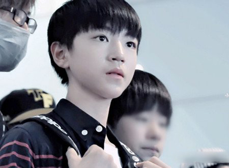 王俊凯的家庭如何 揭秘TFBOYS队长的家庭背景 王俊凯的家庭如何 揭秘TFBOYS队长的家庭背景