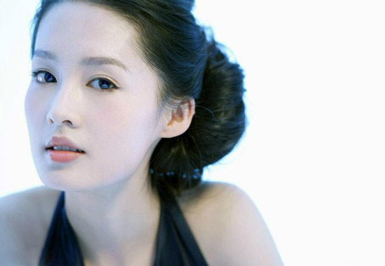 李沁整容前后照片对比 李沁整容后攀上金世佳! 李沁整容前后照片对比 李沁整容后攀上金世佳!