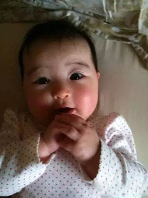 曝光夏克立女儿婴儿照片 网友热议夏克立女儿长相 曝光夏克立女儿婴儿照片 网友热议夏克立女儿长相