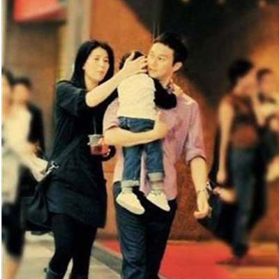 曝光何炅和王菁的儿子 为你解密其隐婚背后的故事 曝光何炅和王菁的儿子 为你解密其隐婚背后的故事