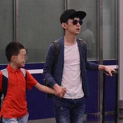 曝光何炅和王菁的儿子 为你解密其隐婚背后的故事 曝光何炅和王菁的儿子 为你解密其隐婚背后的故事