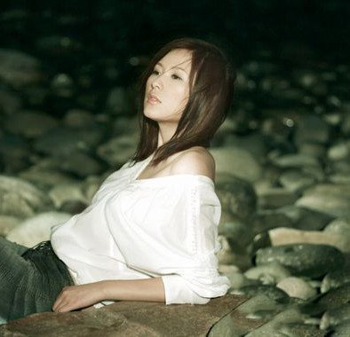 香港歌手纪如璟 以最自然的女人味令你惊艳