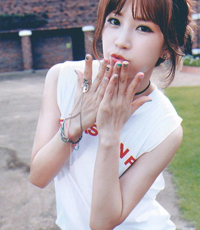 朴初珑照片清新可爱 盘点其演艺事业发展道路