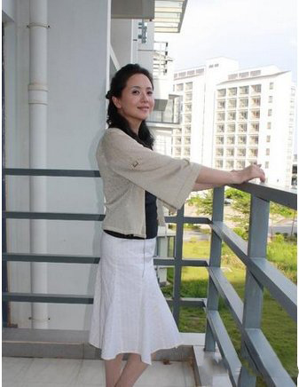 不老女神陶慧敏大白腿图片 身材性感不减当年