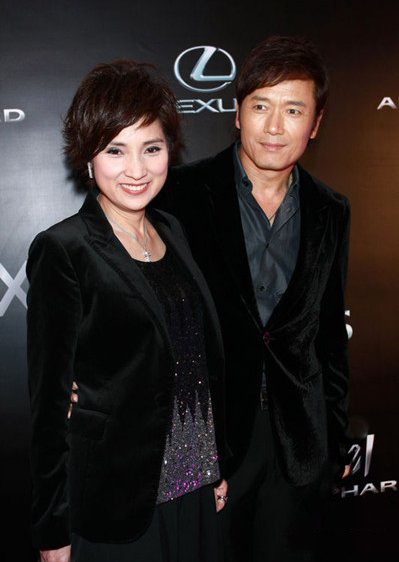 苗侨伟戚美珍图片集锦 女儿遗传老爸爱玩20年婚姻不容易