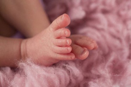 黄小蕾老公晒大尺度裸胸喂奶照 称每次哺乳痛到尖叫 黄小蕾老公晒大尺度裸胸喂奶照 称每次哺乳痛到尖叫