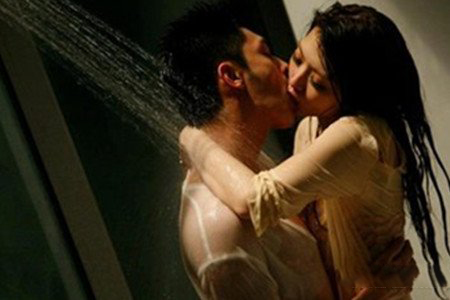 关楚耀喜爱夜蒲上演激情戏 与连诗雅水中激战尺度惊人 关楚耀喜爱夜蒲上演激情戏 与连诗雅水中激战尺度惊人