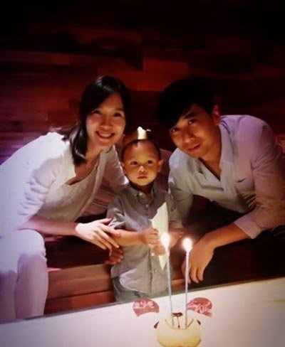 王学圻儿子一家三口合照曝光 其出道前阅历丰富 王学圻儿子一家三口合照曝光 其出道前阅历丰富