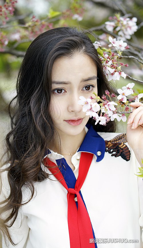 Angelababy樱花写真少女感爆棚 怎一个仙字了得 Angelababy樱花写真少女感爆棚 怎一个仙字了得