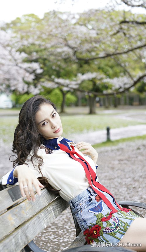 Angelababy樱花写真少女感爆棚 怎一个仙字了得 Angelababy樱花写真少女感爆棚 怎一个仙字了得