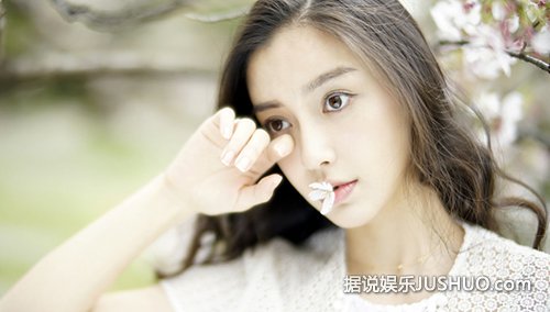 Angelababy樱花写真少女感爆棚 怎一个仙字了得 Angelababy樱花写真少女感爆棚 怎一个仙字了得