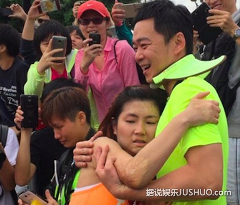 Selina与张承中正式签字离婚 前夫首度透露离婚原因