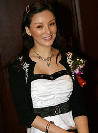 彭丹现在的照片曝光 其因拒拍裸照的新闻引发华人演艺界关注