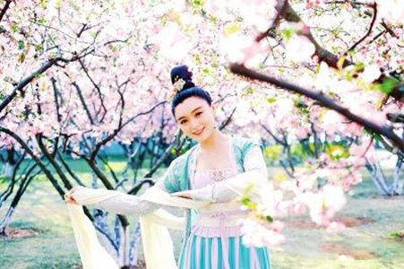 王亚楠范冰冰替身惊呆网友 王亚楠和范爷像到近乎双胞胎 王亚楠范冰冰替身惊呆网友 王亚楠和范爷像到近乎双胞胎