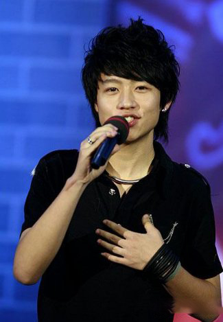 魏晨整容前后对比照 揭秘魏晨整容门事件的内幕