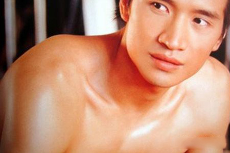 何晟铭肌肉写真 揭秘其与经纪人传绯闻内幕