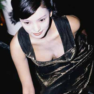 欣赏彭丹写真美艳照 了解她的精彩演绎路