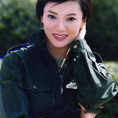 欣赏彭丹写真美艳照 了解她的精彩演绎路