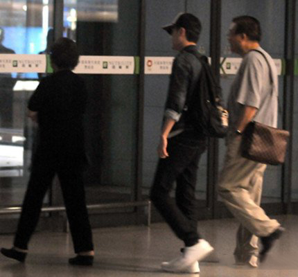 冯绍峰父母照片曝光 坦诚父母都是普通人