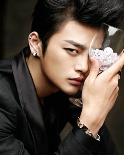 徐仁国否认整容 前后容貌差异大是因为减肥