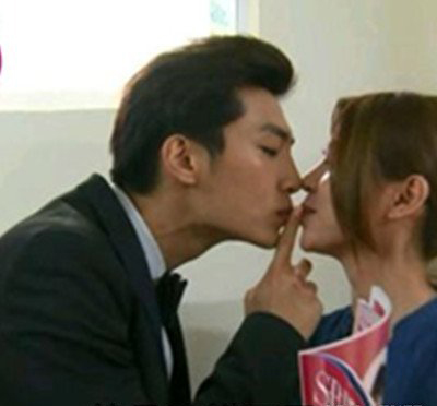 李毓芬炎亚纶传绯闻 曾抢唐嫣男友邱泽