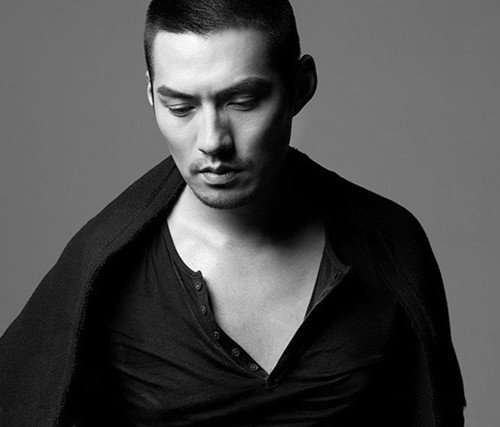 男星严宽为什么改名 严宽杜若溪现身民政局办理离婚手续