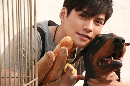 男星严宽为什么改名 严宽杜若溪现身民政局办理离婚手续