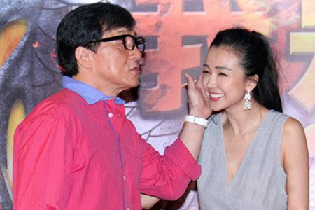 曝姚星彤禁照 其与成龙接吻照曝光