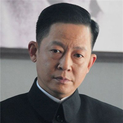 王志文简历介绍 带妻儿外出度假现身机场
