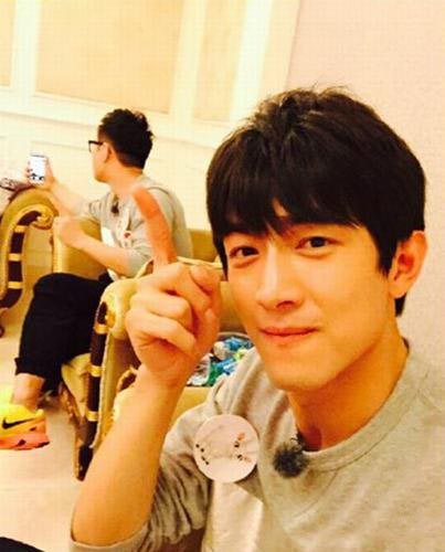 分享林更新林依晨素颜自拍照 其二人的个人资料曝光