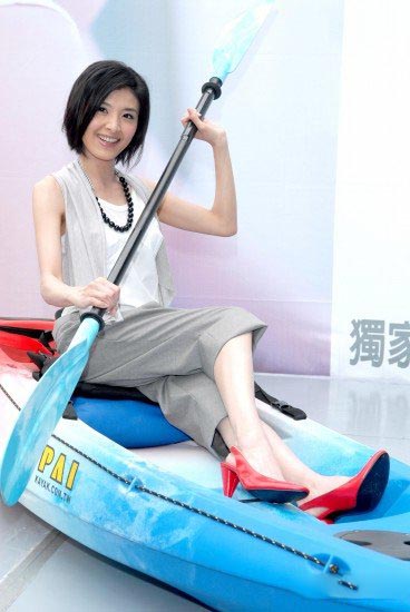 苏慧伦性感照曝光 突破昔日性感尺度登上杂志封面