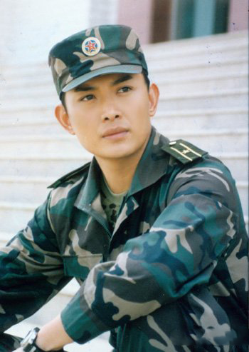 黄海冰身高曝光 “演遍武侠三大名家”的第一人 黄海冰身高曝光 “演遍武侠三大名家”的第一人