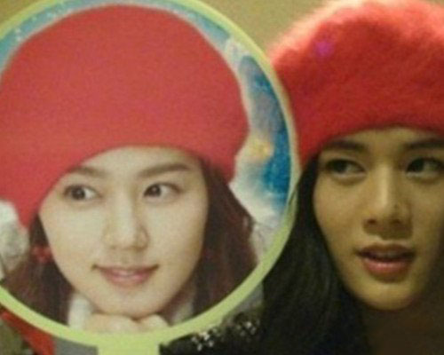 金桐俊扮演韩佳人照片曝光 令人难以置信的相似外表引发惊叹 金桐俊扮演韩佳人照片曝光 令人难以置信的相似外表引发惊叹