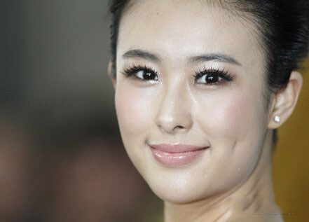 车模翟凌已为人妻 遭遇前男友报复引发兽兽门