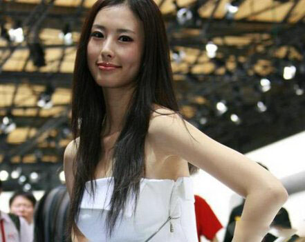 车模翟凌已为人妻 遭遇前男友报复引发兽兽门