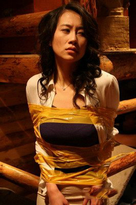 温峥嵘的剧照曝光 黑色丝袜大秀美腿 温峥嵘的剧照曝光 黑色丝袜大秀美腿