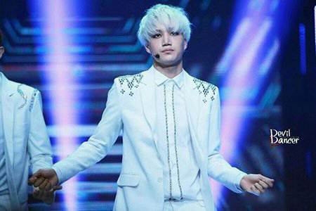 金钟仁白发照片曝光 揭秘他与郑秀晶的恋爱史