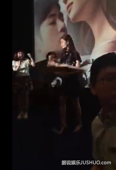 心疼!刘亦菲被疯狂男粉丝扑倒 疯狂男子长这样 心疼!刘亦菲被疯狂男粉丝扑倒 疯狂男子长这样