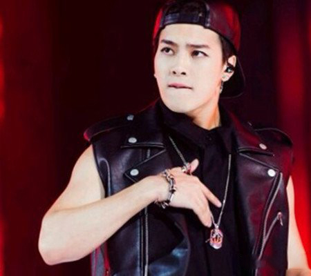 王嘉尔的亲哥哥照片在哪？王嘉尔的资料介绍