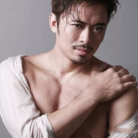 樊少皇肌肉照曝光 称感情是永远的痛