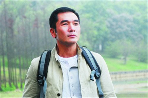 方中信年轻照片展示 与小编一起来了解他的奋斗史