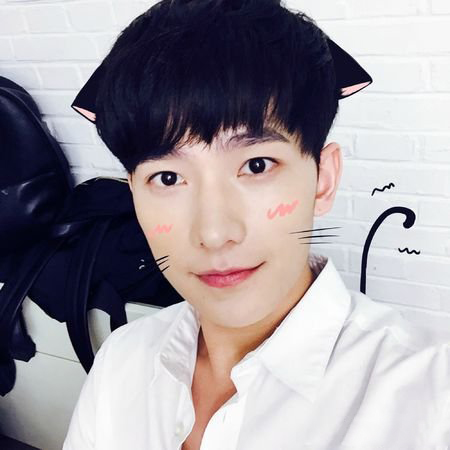 杨洋素颜照揭秘 原来男神素颜长这样