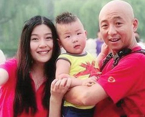 周晓鸥老婆是乐队主唱 夫妻两携手重登舞台 周晓鸥老婆是乐队主唱 夫妻两携手重登舞台